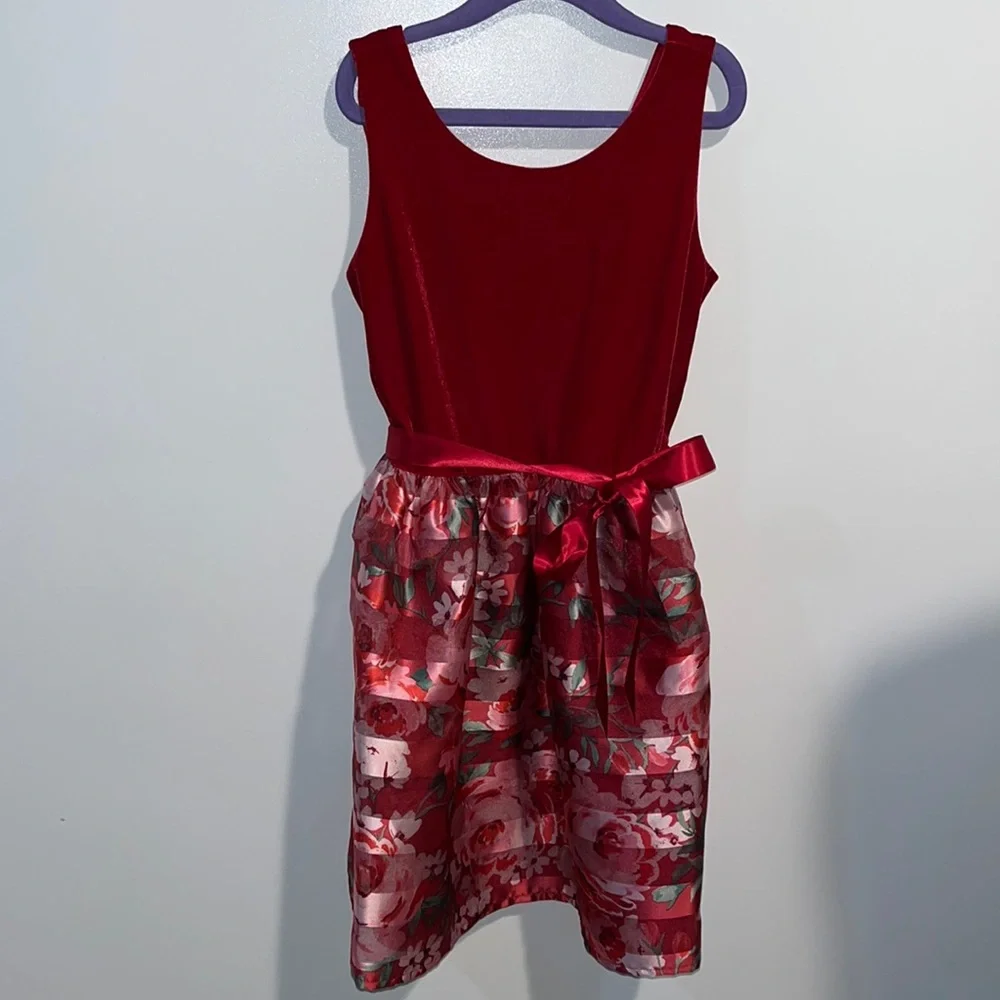 Children’s Place NWT! Girls 7/8 Pretty Red Velvet & Floral Dress